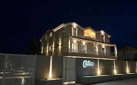 Melena Premium Suites